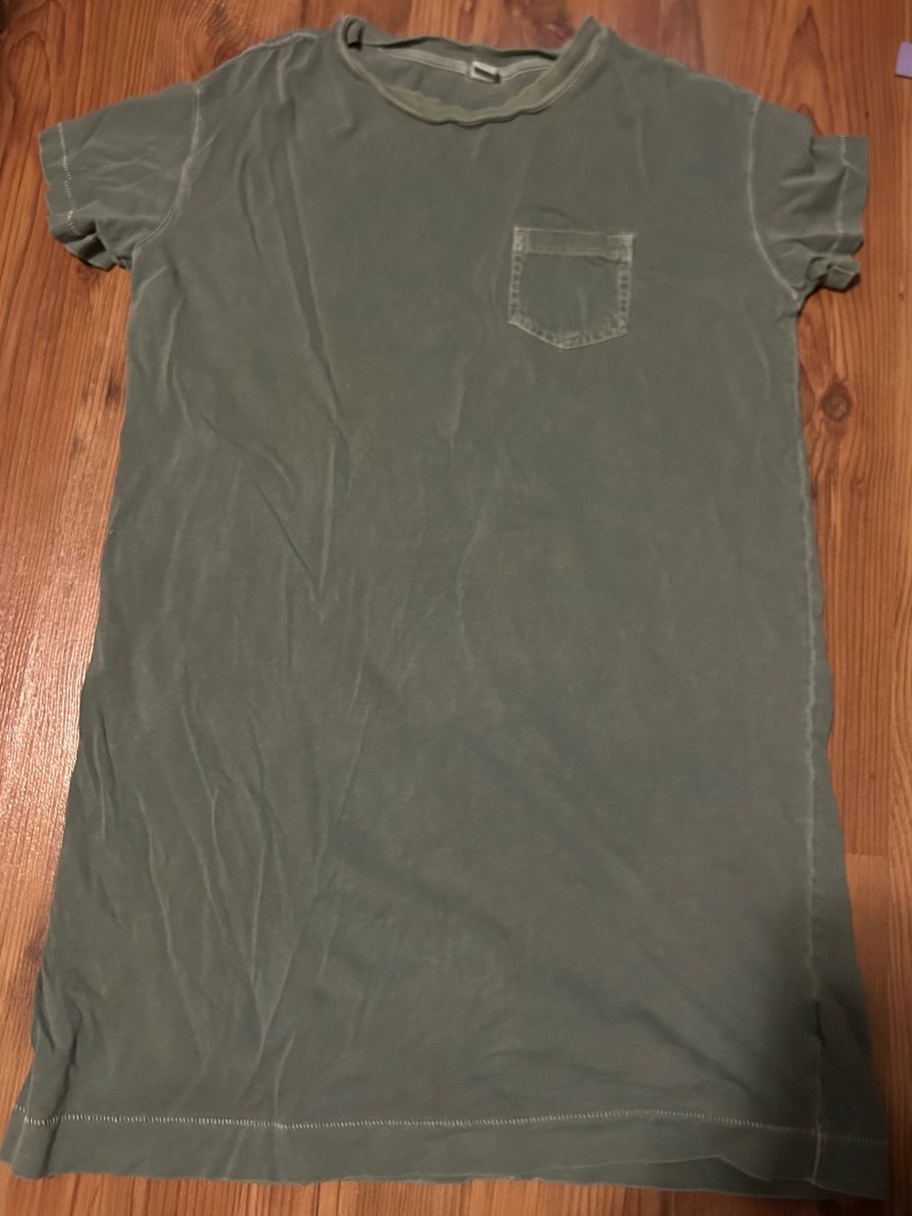 Old Navy Crewneck Pocket Dress Tee in Olive Green 👗